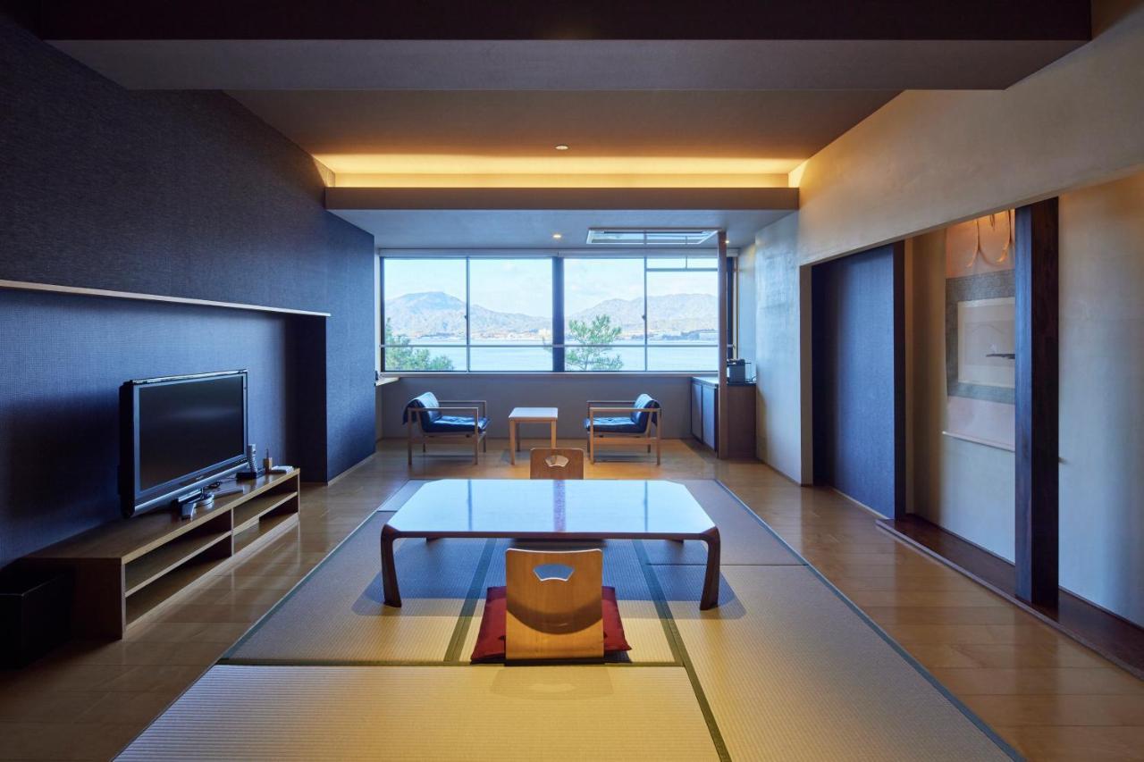 Hotel Itsukushima Iroha à Hatsukaichi Extérieur photo