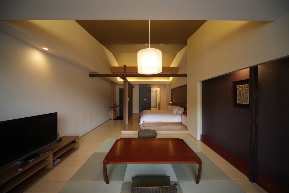 Hotel Itsukushima Iroha à Hatsukaichi Extérieur photo